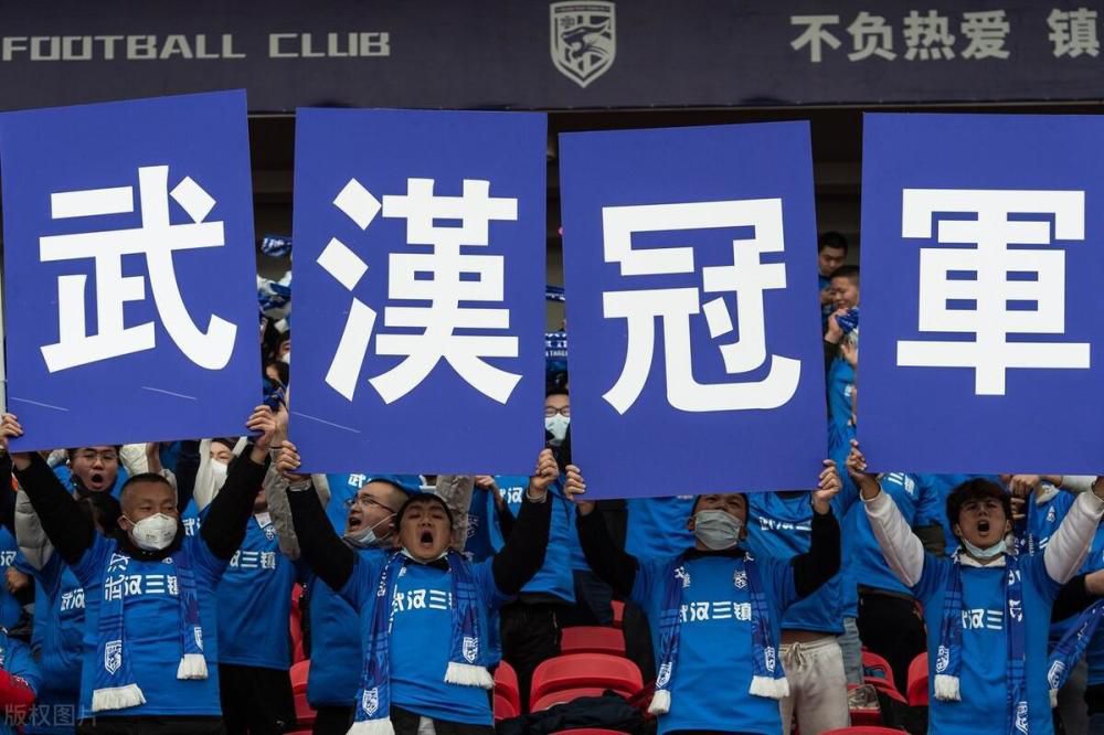 该片根据霍夫曼同名儿童文学作品和柴可夫斯基的芭蕾舞剧进行融合来改编而来，从预告的故事来看，已经与原作相去甚了
